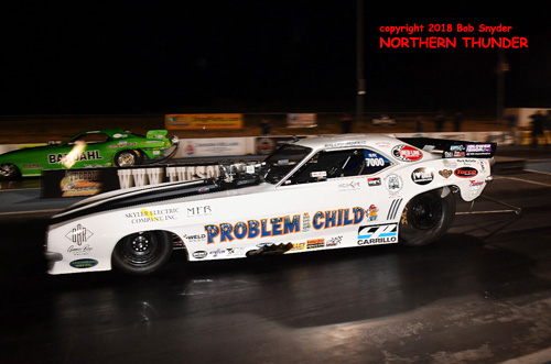 Billy Morris 'Problem Child' (near lane) vs Bobby Cottrell 'Bardahl Special' (far lane)