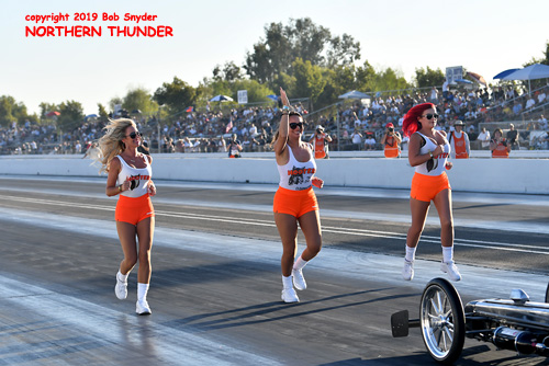 Hooters Backup Girls