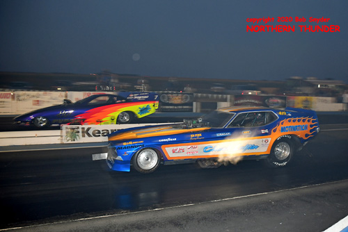 (near lane) Chuck Loftin - 'Motivation' vs (far lane) Jim Chase - 'Hot Pursuit'